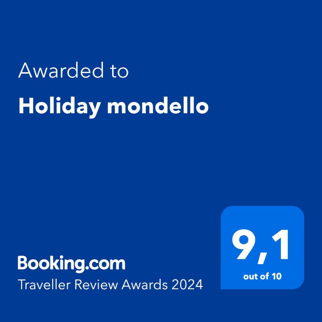 Holiday 몬델로 외부 사진